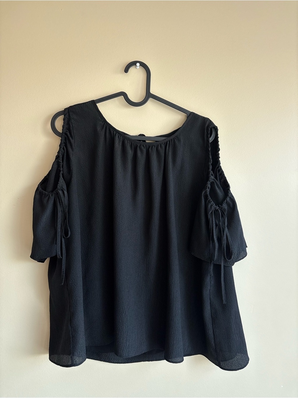 EVERNEW Open Shoulder Tie-Sleeve Women's Top